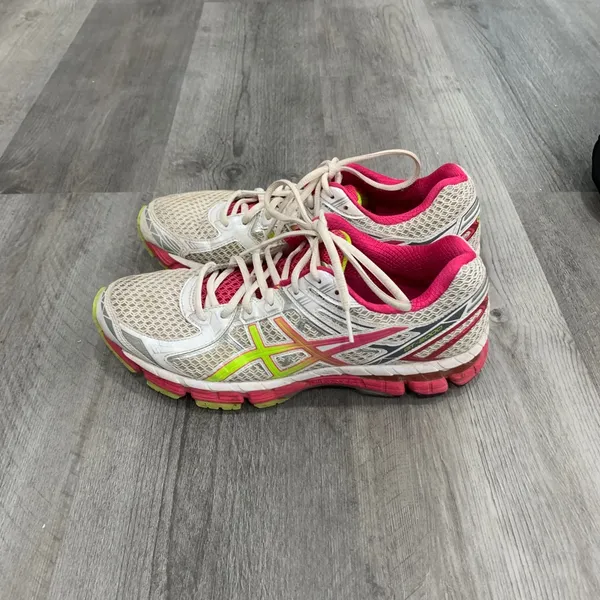 ASICS GT 2000 women’s 10 sneakers - Image 3