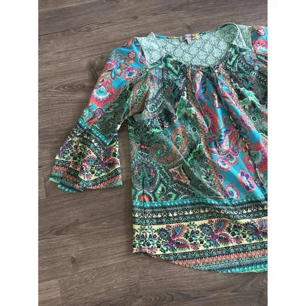 Figueroa & Flower Blue Green Paisley Lace Crochet Bell Sleeve Top 1X - Image 3