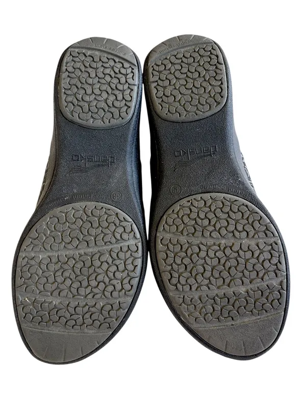 EUC Dansko Leather Embossed clogs Black Size 8 - Image 8