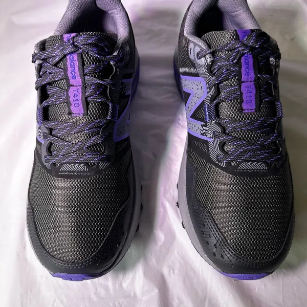 New Balance Women's Sneakers in Gray and Purple - Image 4