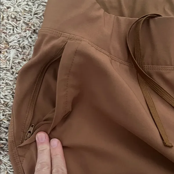Columbia Women's Slim Pull-On Pants in camel sz M moisture wicking fabric - Image 4