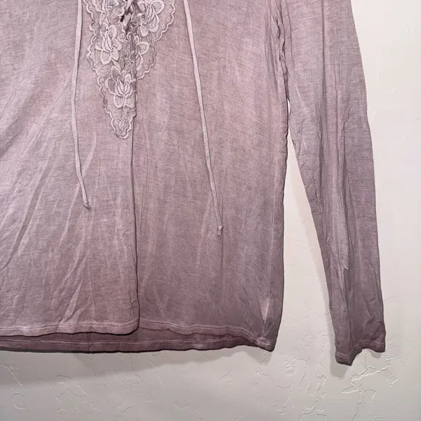 American Eagle Lavender Ombre Soft & Sexy Floral Lace V neck tee - Image 2