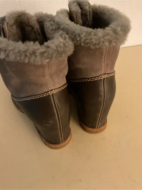 UGG women brown suede leather platform wedge Alasdair boots US 6.5 - Image 2