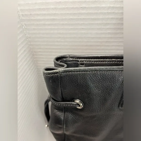 Coach Black and Glossy Leather Tote - Image 3