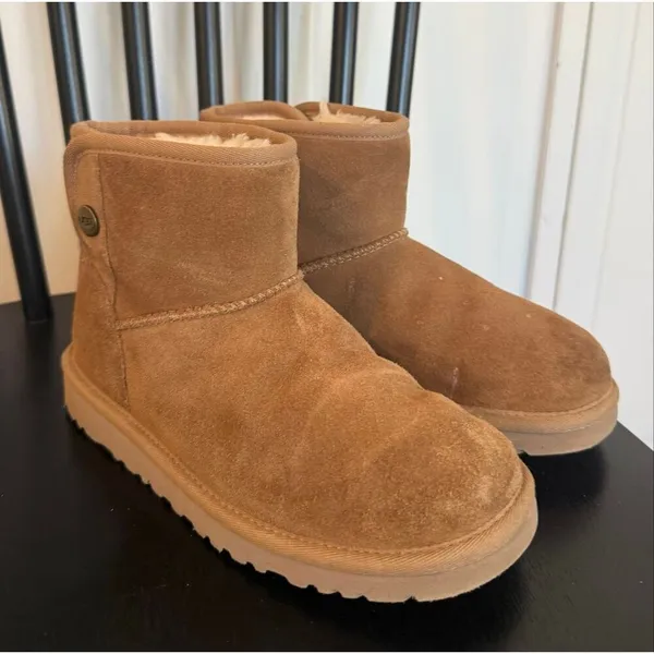 Ugg Jona Women’s snap closure short ankle boot size 6 - Image 3