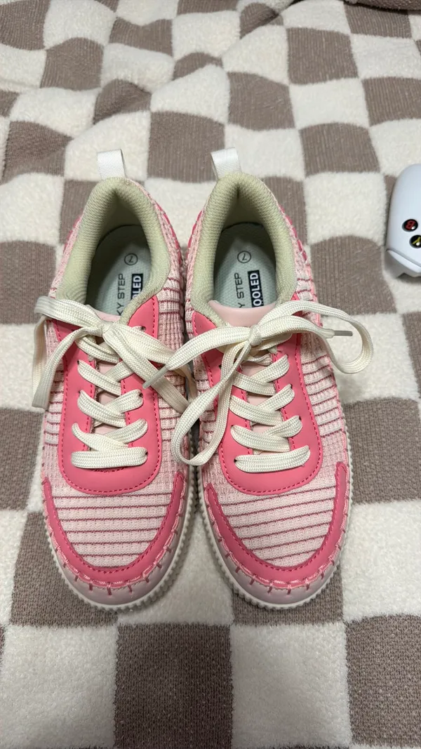 Pink Shoes Size 7 - Image 2
