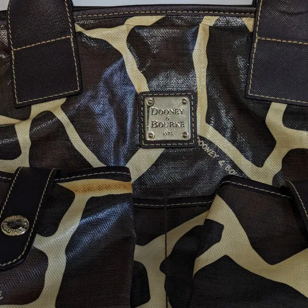 Dooney and Bourse Giraffe Print Tote Bag June Monza Coated Canvas Shoulder Purse - Image 4