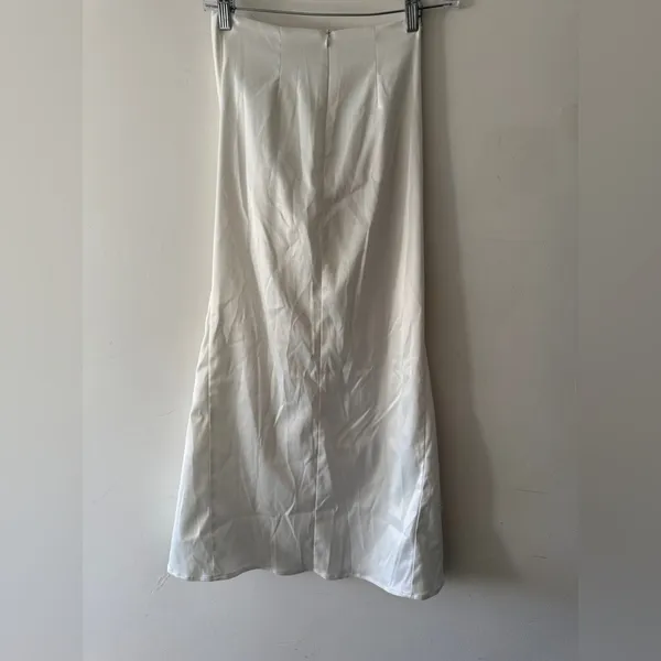 Outcast Ivory White Satin Cinched Draped Skirt Adjustable‎ - Image 7