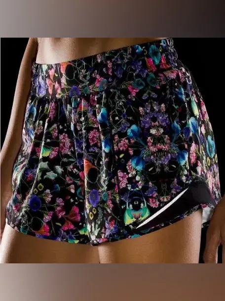 Lululemon athletic shorts hotty hot style in flowerscape pattern size 6 - Image 2