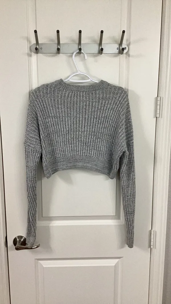 Urban Outfitters Crop Sweater - Image 3