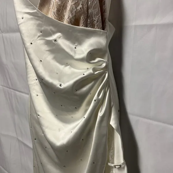 Women's Rhinestone Cream Lace Halter Maxi Dress Size Small - Image 15