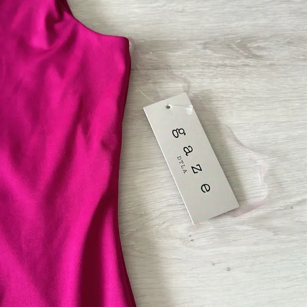 Gaze Cutout Detail Bodycon Dress Fuscia Pink M NWT - Image 6
