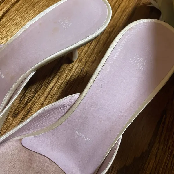 Vera Wang Mules Size 38.5 Ivory Satin Kitten Heels Lace Up (Flawed) - Image 4