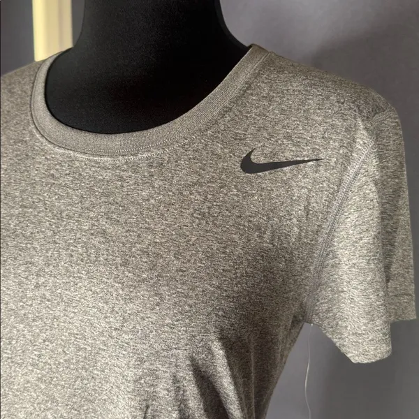 Nike Women’s Gray Dri-Fit Training T-Shirt Short Sleeve 453181-091 Size M NWT - Image 3