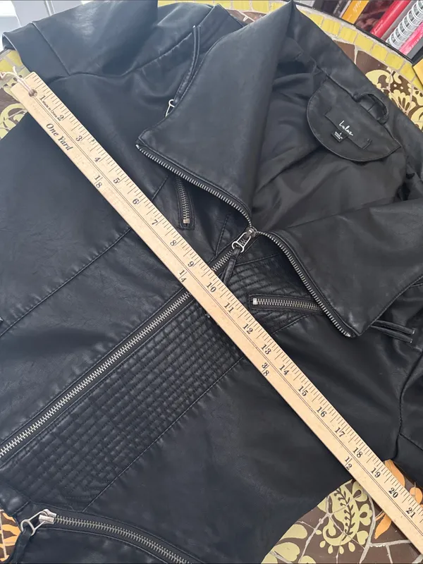 Lulu's Black Quilted Panel Leather Moto JacketSz: L - Image 10