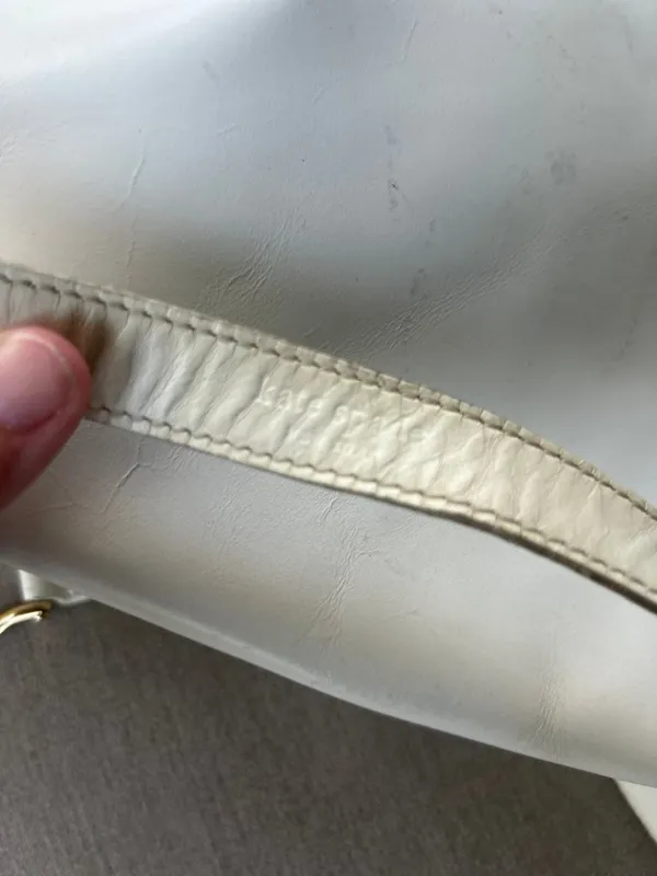 Kate Spade cream leather saddle bag with gold tone accents fair condition - Image 7