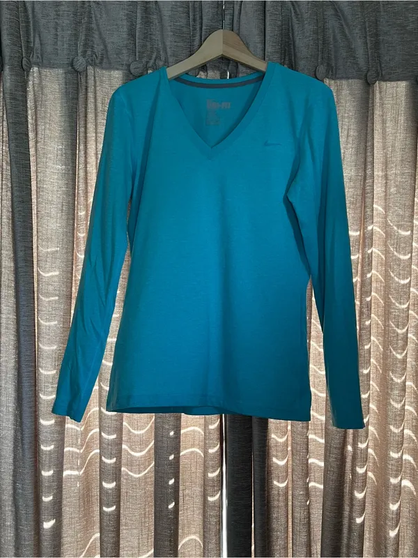 Nike Dri Fit Regular Fit Teal V-Neck Long Sleeve Athletic Top Size Medium - Image 2
