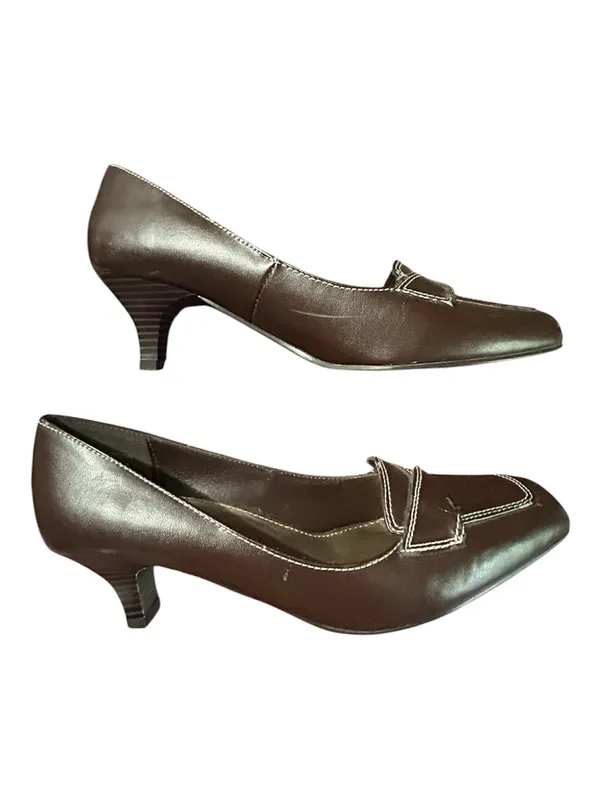 Size 7 loafers kitten heel Classic Brown Leatherette Womens Loafers vintage - Image 3