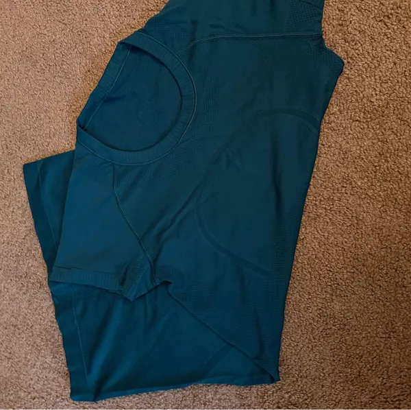 Lululemon Swiftly Tech Short Sleeve 4 - Image 2