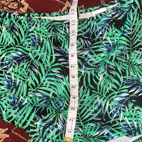 PINK Victoria's Secret Green Leaf‎ Print High Waist Shorts Back Zipper L - Image 7