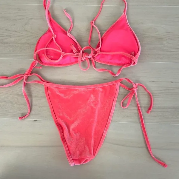hot pink kendall and kylie velvet bikini set - Image 4