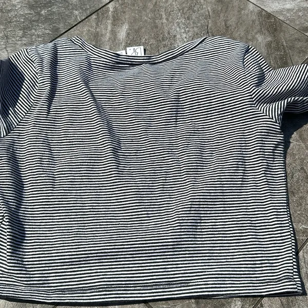 BP- black/white stripe crop top - Image 2