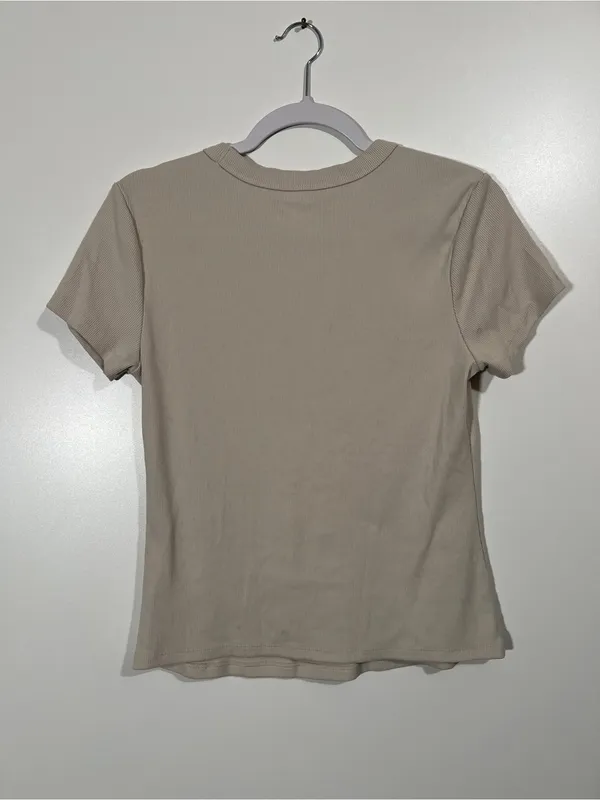 Old Navy Snug Crop T-shirt in Wish Bone Size Large Tall Ribbed - Image 4
