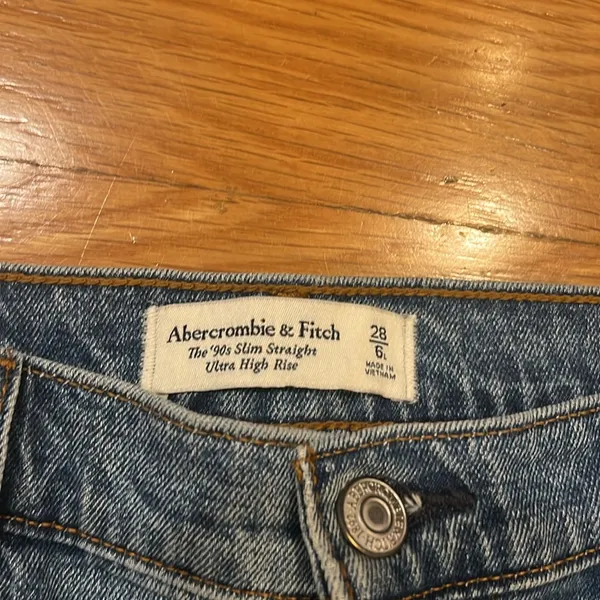 Abercrombie & Fitch the 90s slim straight ultra high rise jeans size 28/6L. - Image 2