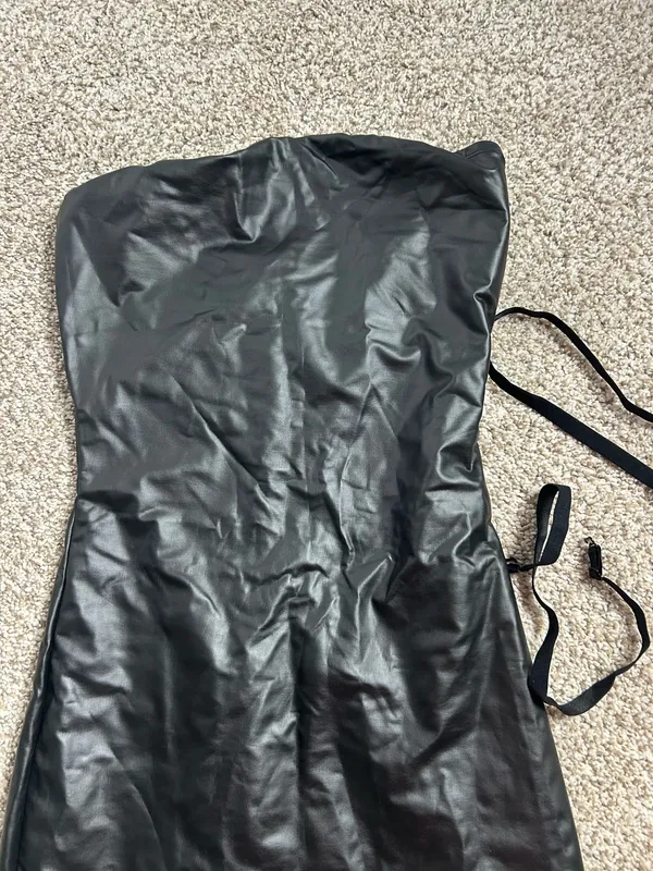 Spirit Halloween Black Dress with adjustable straps - Image 7