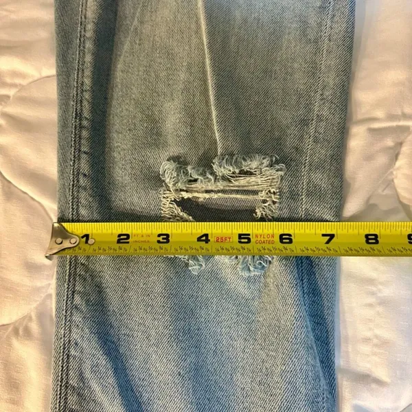 Light Wash American Eagle Jeans Size 4 Regular Inseam 26 inches straight - Image 6