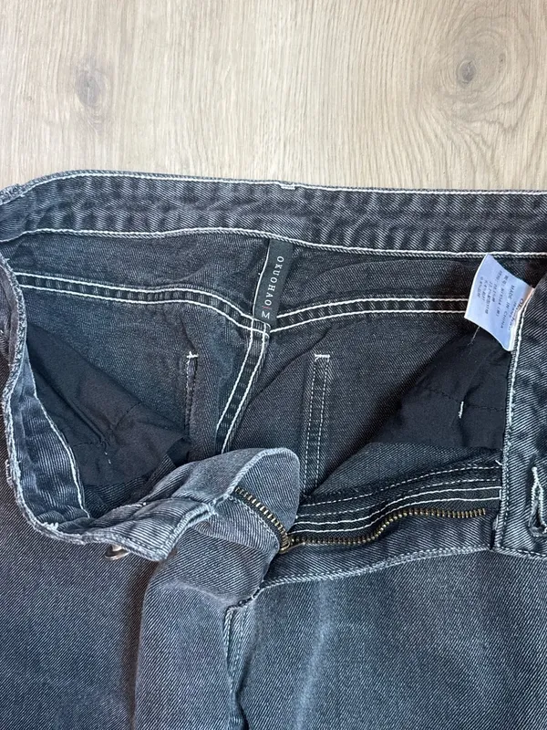 Streetwear style High-Rise Women's Black Carpenter Jeans with contrast stitching - Image 2