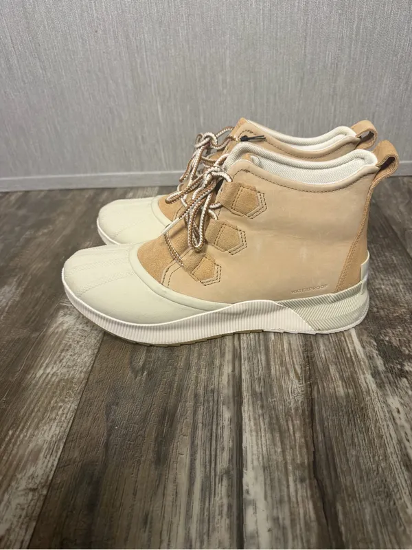 Sorel Women's Tan and White Waterproof Platform Ankle Boot Size 10.5 - Image 10
