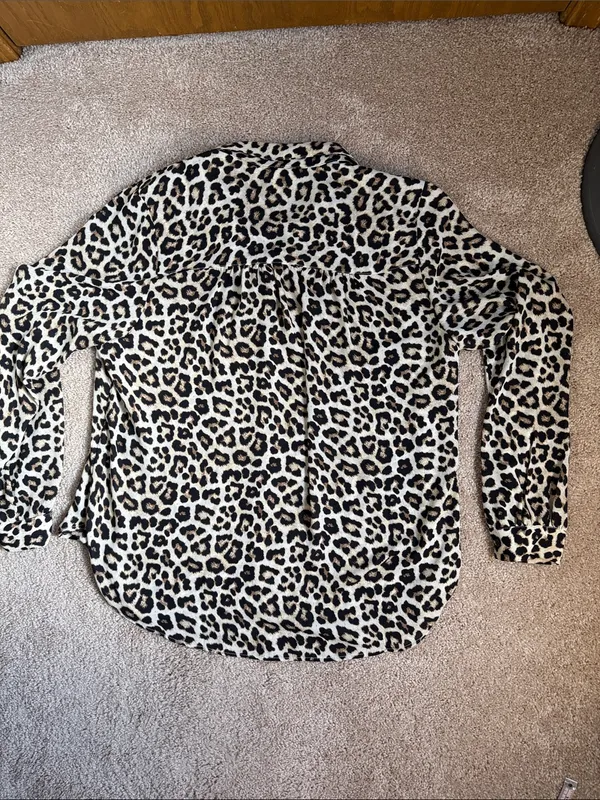 H&M Ladies Long Sleeve Leopard Print Lightweight Blouse. Size Medium - Image 6