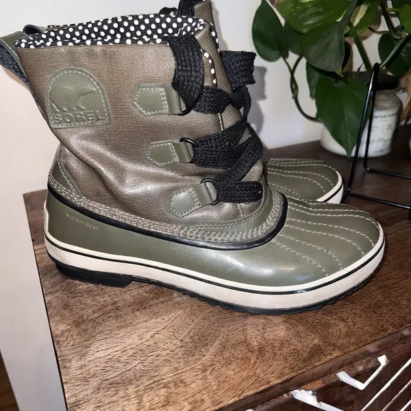 Sorel Out N About Olive Green Leather Duck Waterproof Boots Size Women's 9‎ EUC - Image 9