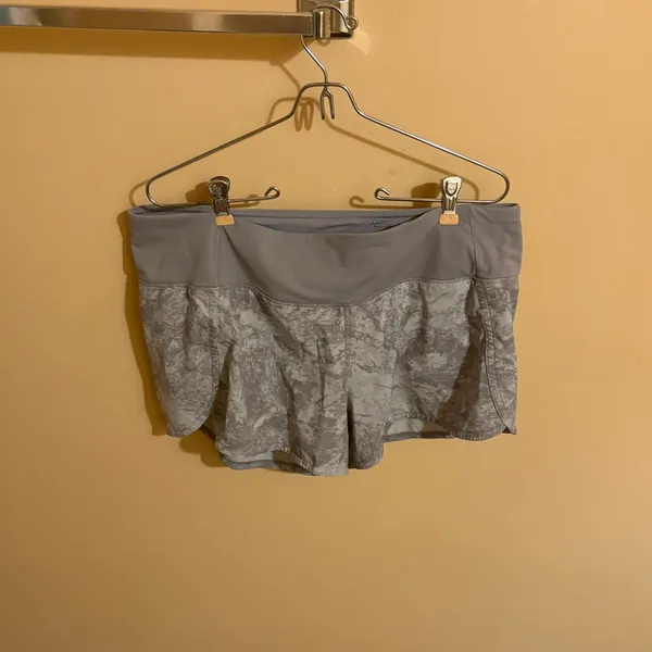 Lululemon Run Times 4” Shorts II in Washed Marble Alpine White Silverscreen - Image 5