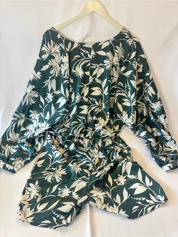 Abercrombie & Fitch Green and White Floral Romper - Image 5