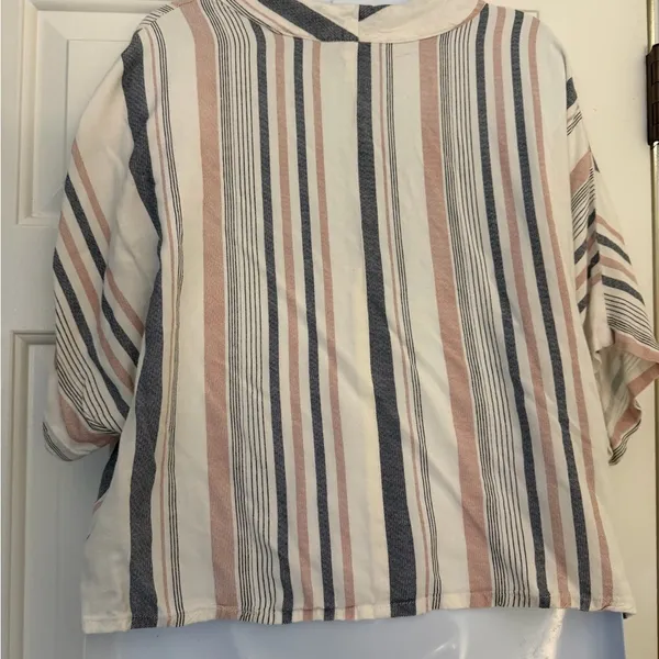 Sim & Sam batwing butterfly sleeve crop top Striped Button-Down Tie-Front Top - Image 4