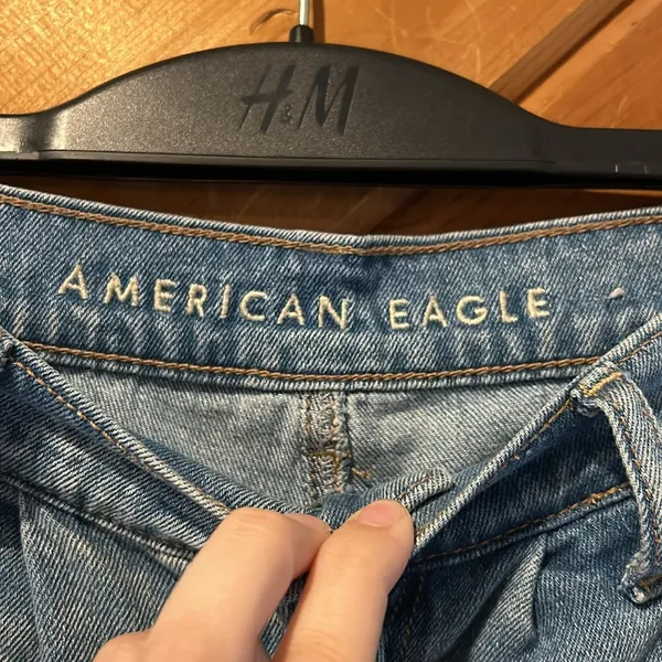 American Eagle mom shorts slouchy pleated denim stretch shorts - Image 3