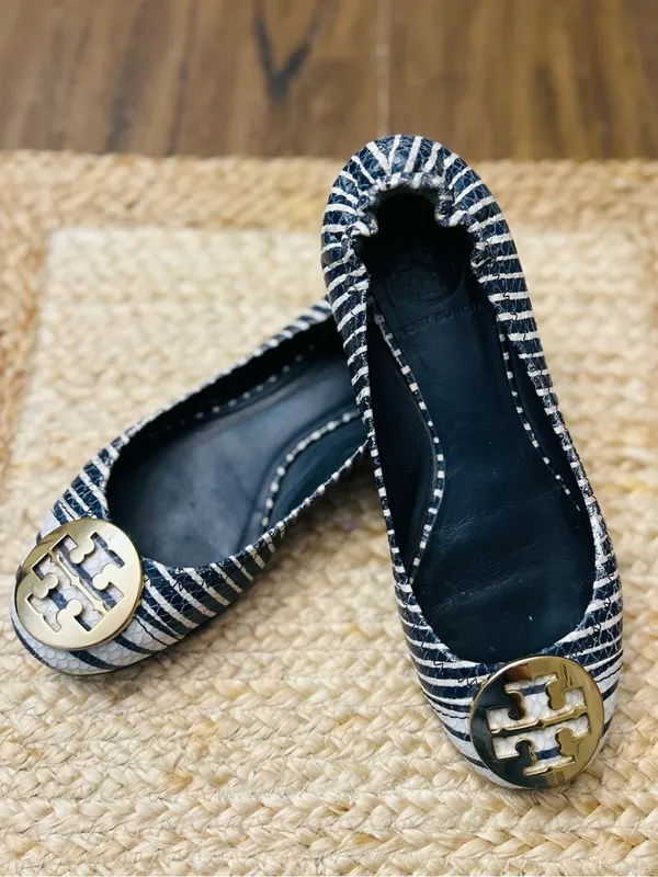 Tory Burch Reva Navy Blue White Striped Snake Skin Embossed Logo Ballet Flat 6.5 - Image 2