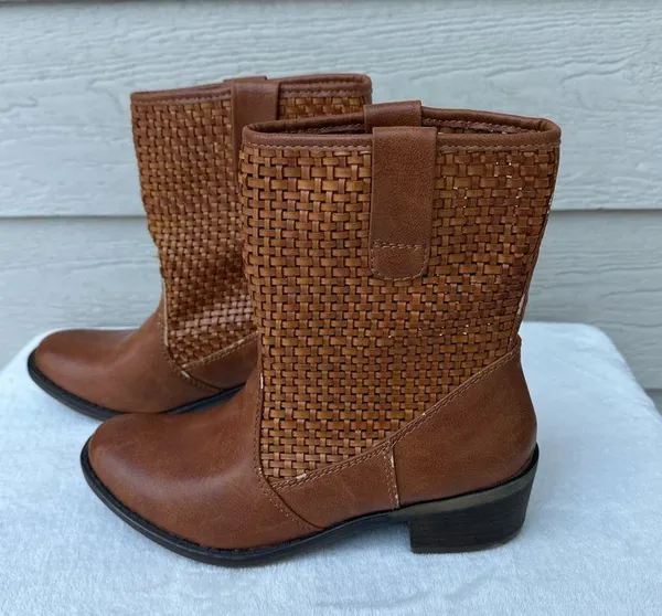 Bare Traps cowgirl ankle boots - Image 4