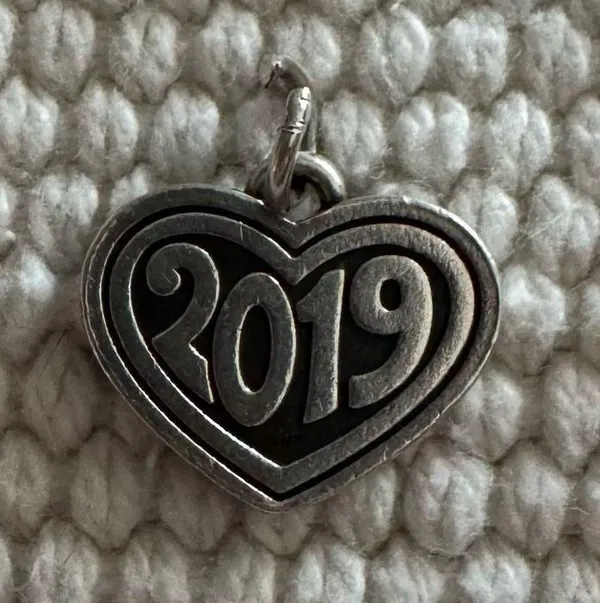 Retired James Avery 2019 Heart with Year Charm - Image 2