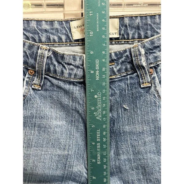Levi's Misses Cutoff Denim Jean Shorts Med Wash Size 8 Mid Rise Raw Hem‎ Zip - Image 3