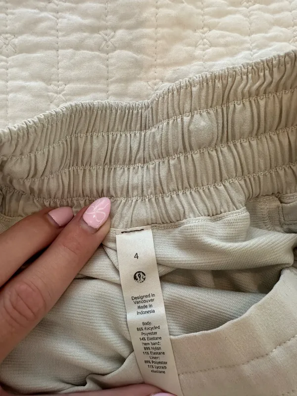Lululemon Hotty Hot 2.5" Shorts - Image 2