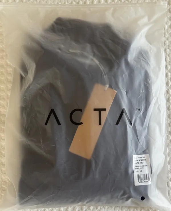 NEW WITH TAGS ACTA WEAR MOCK NECK - Image 4