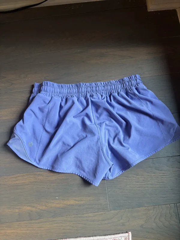Lululemon Hot Hot Low-Rise Lined Shorts 2.5" - Image 2