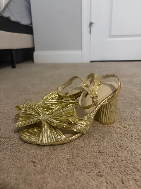 Gold bow heels Size 39 - Image 2