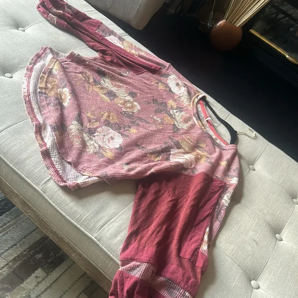 Free‎ People Floral Maroon Puff Sleeve LS Top Size Medium - Image 2