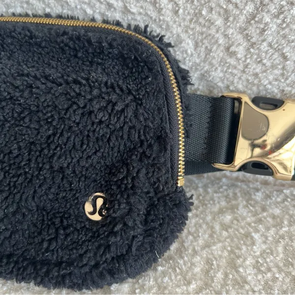 Lululemon Everywhere Fleece Black Belt Bag Gold Hardware Purse‎ - Image 7