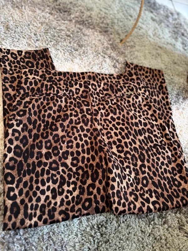 Michael Kors Super pretty pants size Lg ❤️ - Image 4