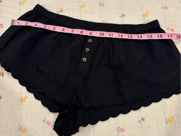 Anthropologie Scallop Micro Shorts‎ Size Small NWT - Image 4